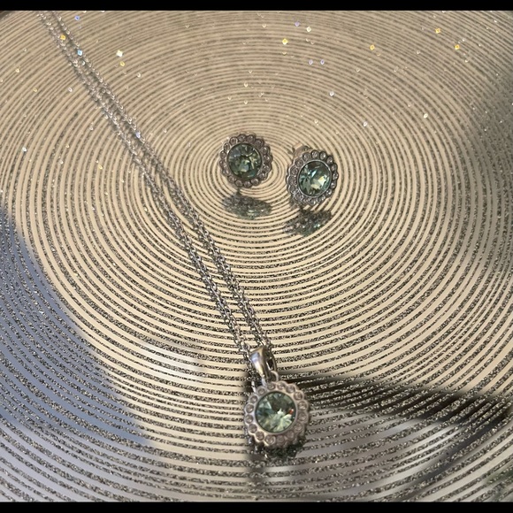 Sparkly Swarovski Crystal Brilliance Necklace and Earrings! - Picture 2 of 5